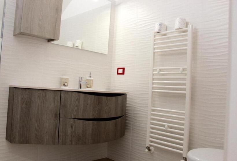 דירת שני חדרים, Nelblu