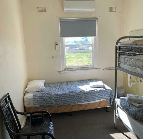 חדר סטנדרט לשלושה, Kootingal