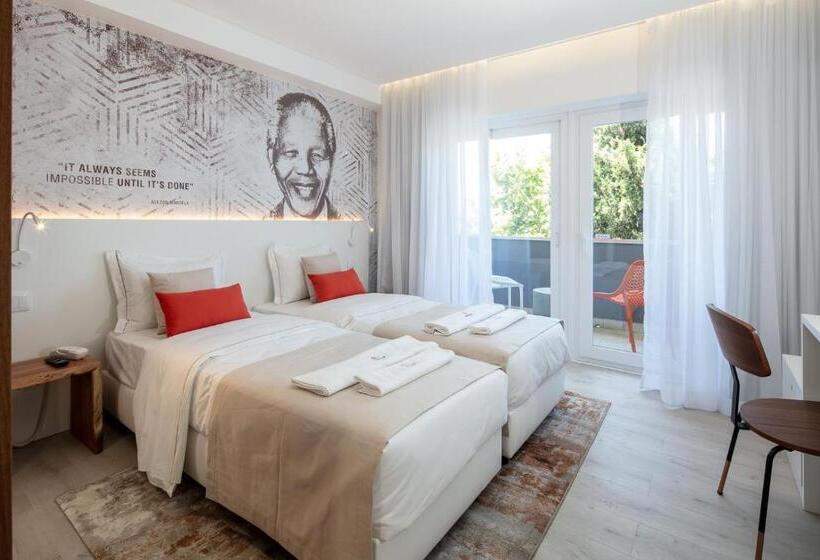 اتاق استاندارد با بالکن, The Icons Lisbon