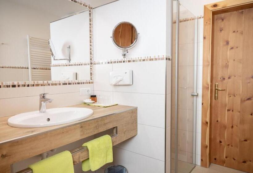 デラックスジュニアスイート, Waidachhof