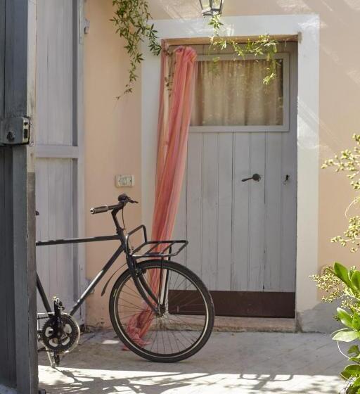 غرفة قياسية ثلاثية, B&b Giardinidivale A 2 Chilometri Da Finale Ligure