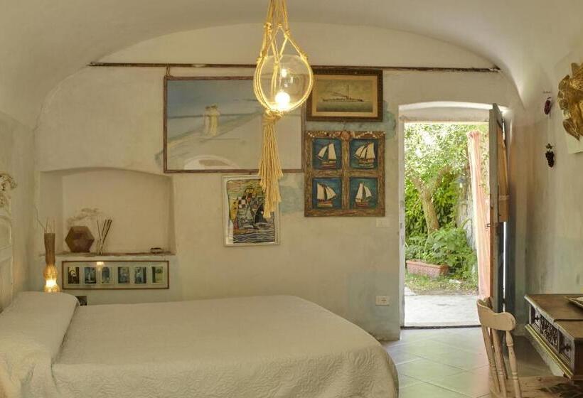 غرفة قياسية ثلاثية, B&b Giardinidivale A 2 Chilometri Da Finale Ligure