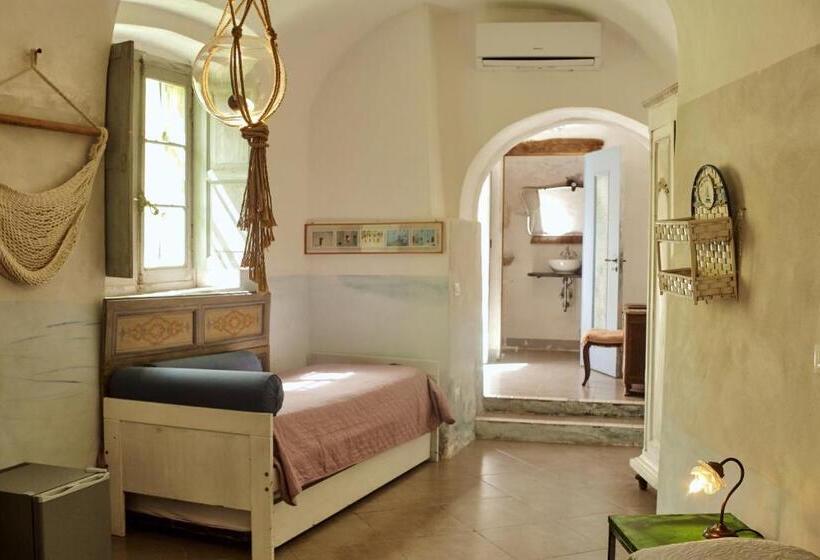 غرفة قياسية ثلاثية, B&b Giardinidivale A 2 Chilometri Da Finale Ligure