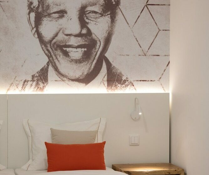 اتاق استاندارد با بالکن, The Icons Lisbon