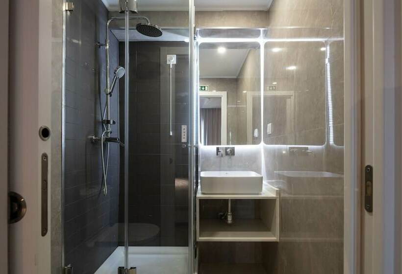 اتاق استاندارد با بالکن, The Icons Lisbon