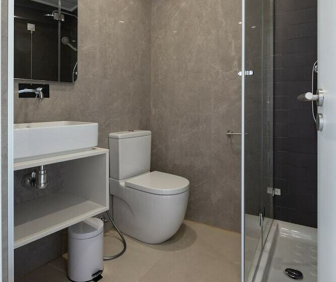 اتاق استاندارد با بالکن, The Icons Lisbon