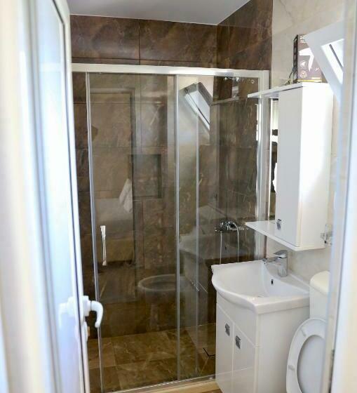 اتاق استاندارد با بالکن و چشمانداز دریا, Victoria Apartments