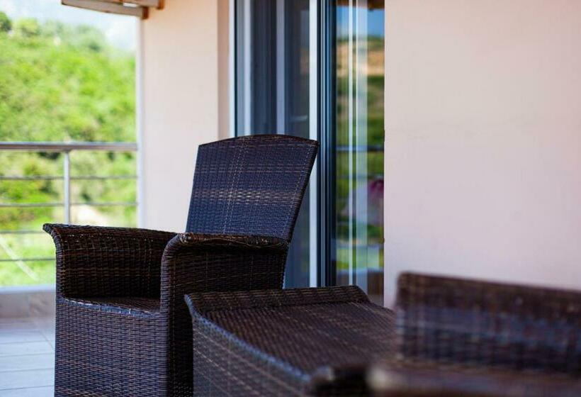 סוויטת דלוקס נוף לים, George Hotel Rooms&suites