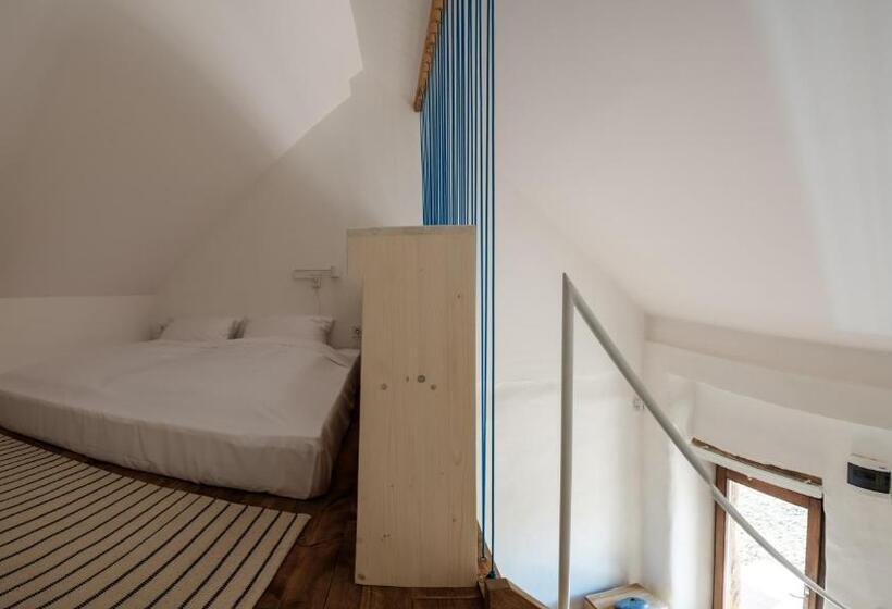 スタンダード4人部屋, Almalomb Apartman