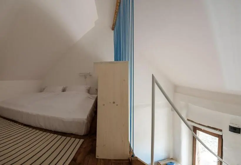 スタンダード4人部屋, Almalomb Apartman