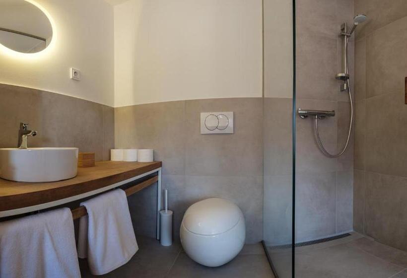 スタンダード4人部屋, Almalomb Apartman