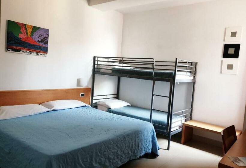 اتاق استاندارد چهار تخته, Casa Rossa 1888