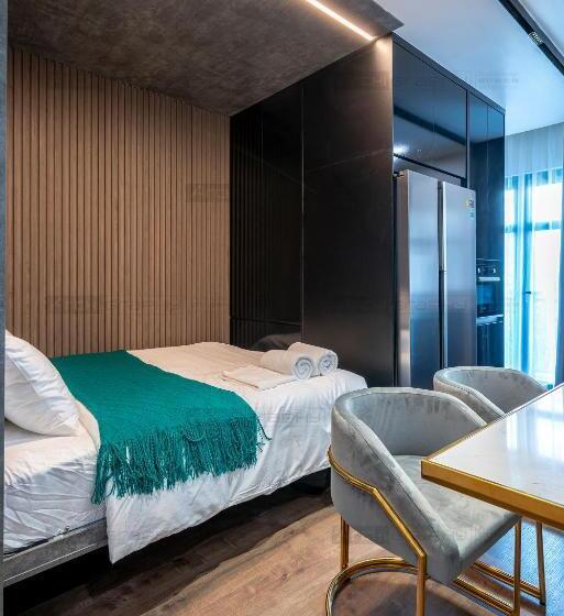 سوئیت با بالکن, Elite Home