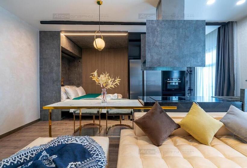 سوئیت با بالکن, Elite Home