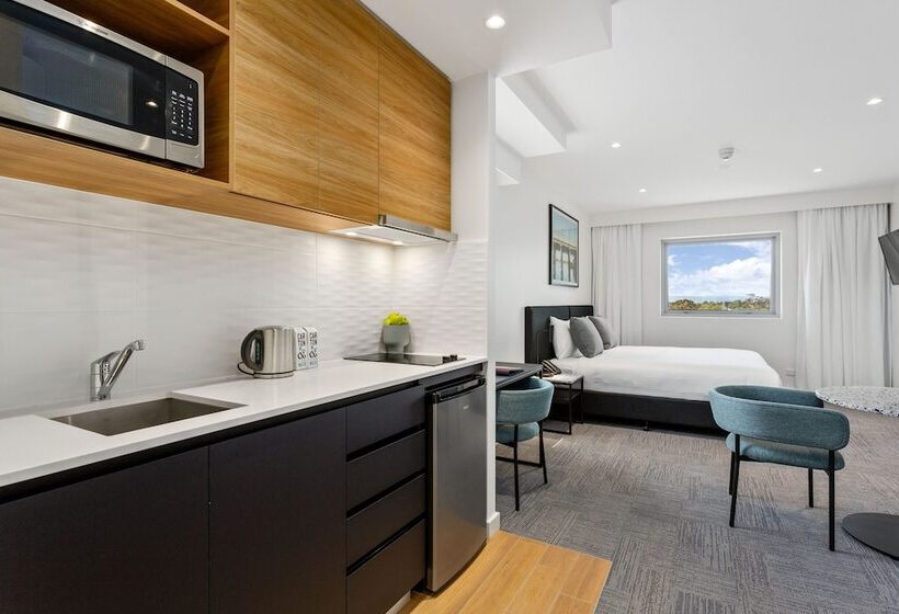 이그제큐티브 스튜디오, Quest Perth Ascot