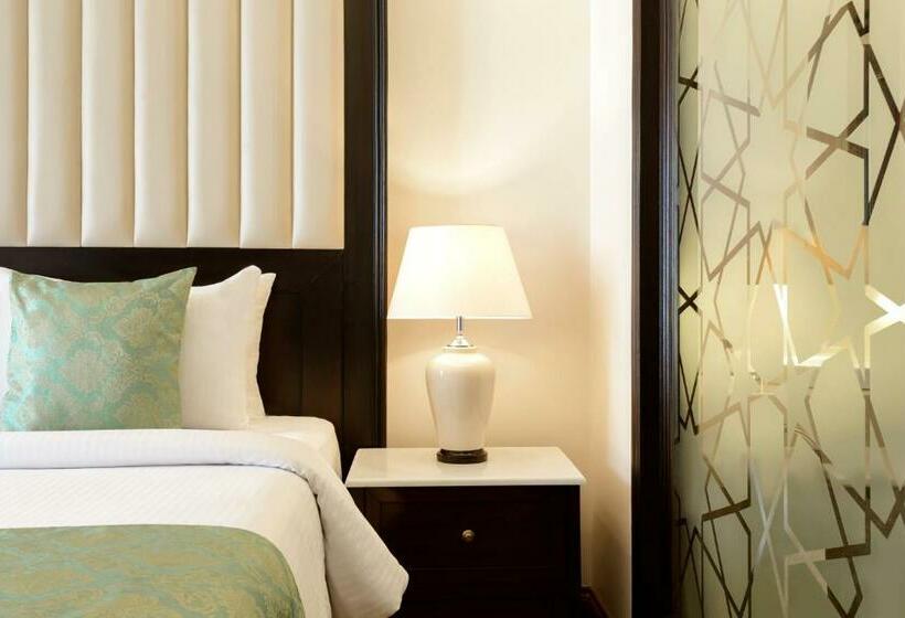 اتاق لوکس با تخت بزرگ, Ramada By Wyndham Lahore Gulberg Ii