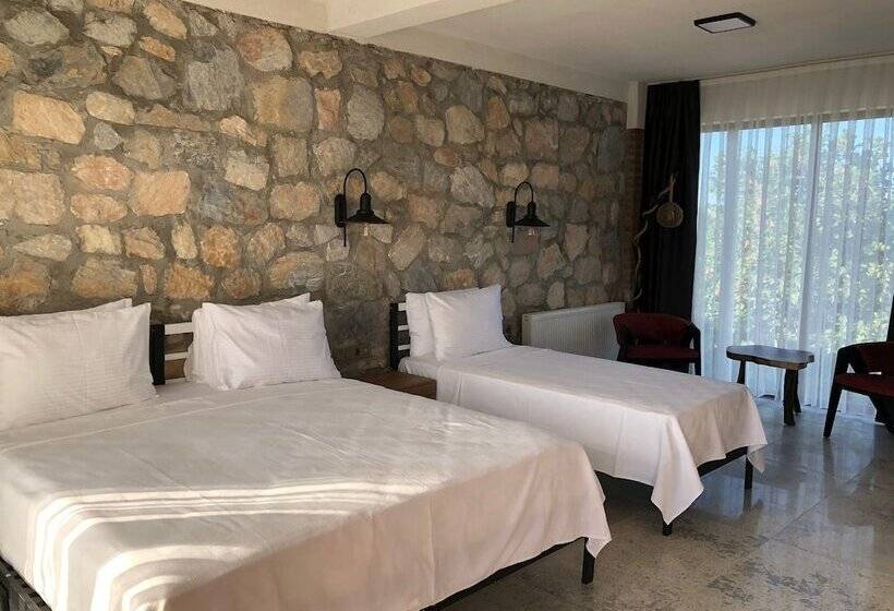 חדר סטנדרט לשלושה, İğneada Hotel Rezve