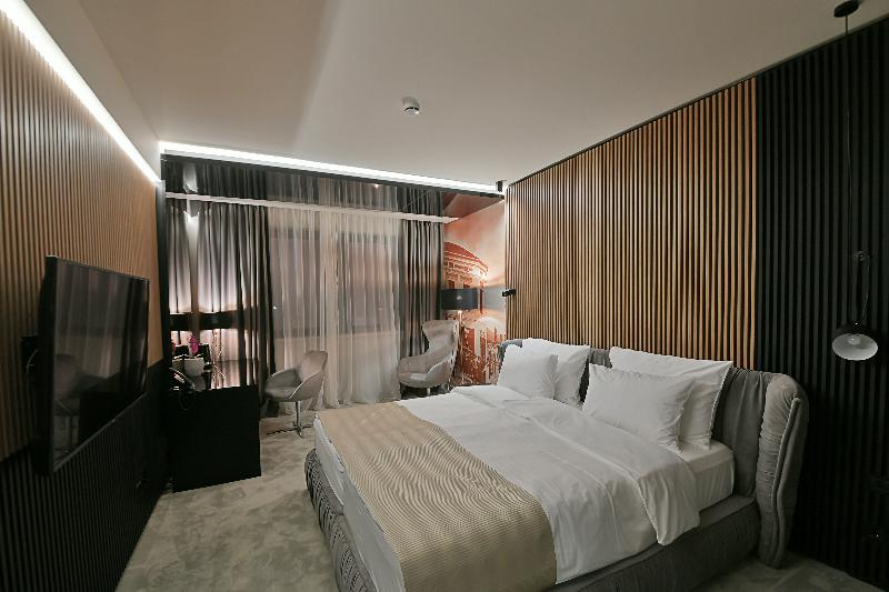 اتاق راحتی, Royal Putnik