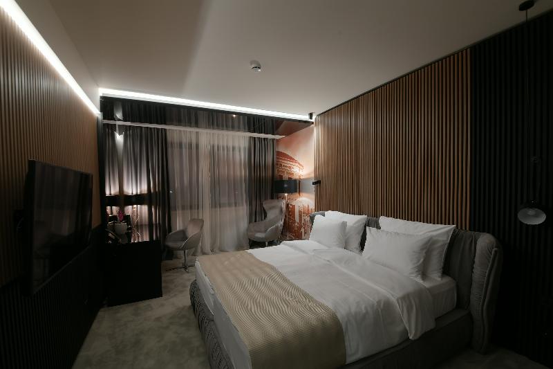 اتاق راحتی, Royal Putnik