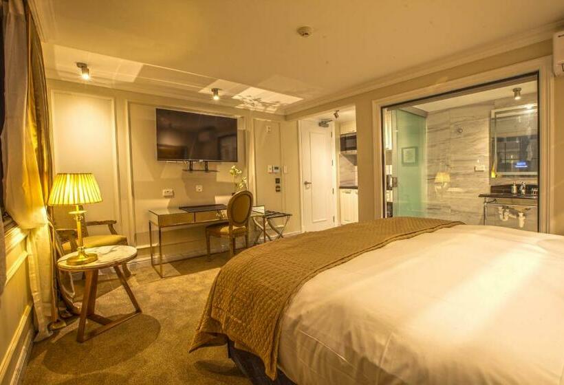 스탠다드 룸 킹사이즈 침대, The Salisbury