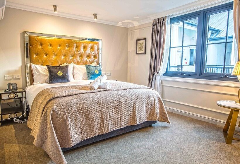 디럭스 룸, The Salisbury