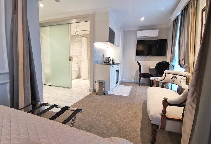 디럭스 룸, The Salisbury