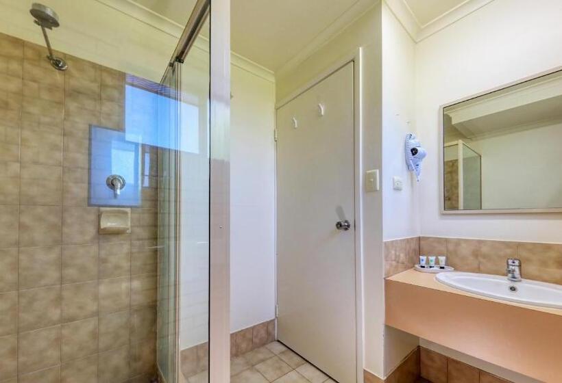 اتاق اکونومی, Bryants Motel Roma