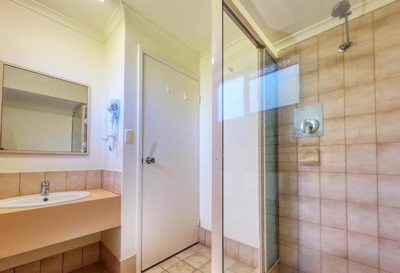 اتاق اکونومی, Bryants Motel Roma