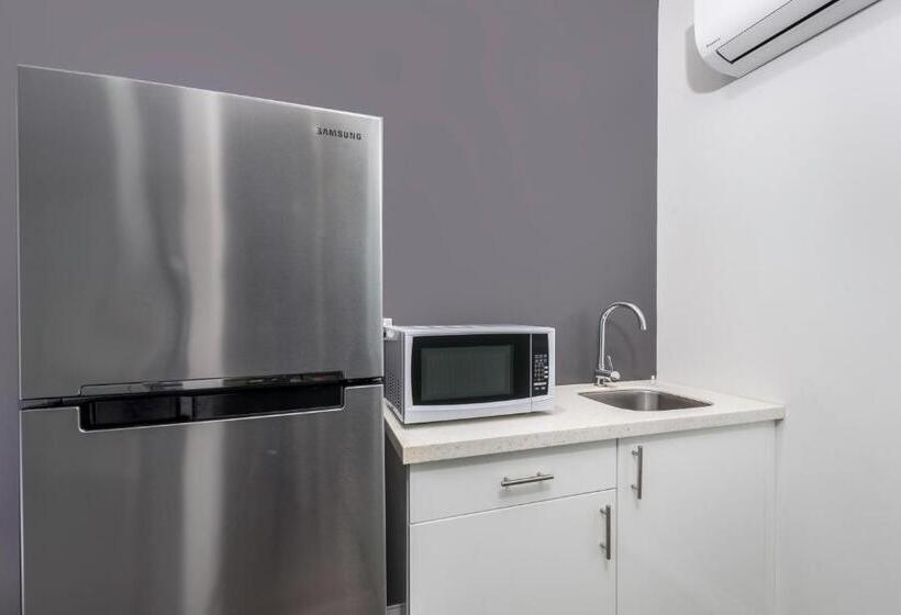 Номер Стандарт, Studios On King