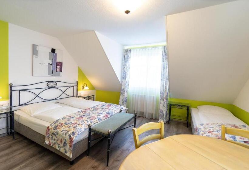 חדר סטנדרט לשלושה, Gasthof Rossle