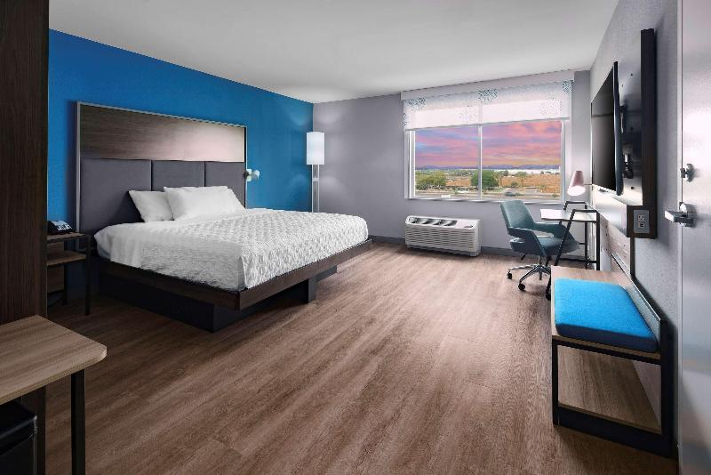 Quarto Estandar Cama King para Deficientes Físicos, Tru By Hilton Goodyear Phoenix West, Az