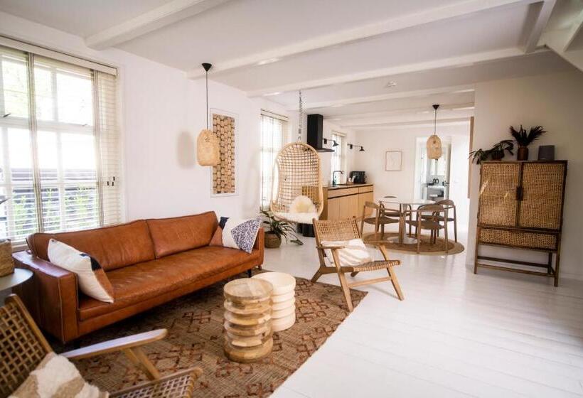 דירת חדר, Nobel Houses & Lofts