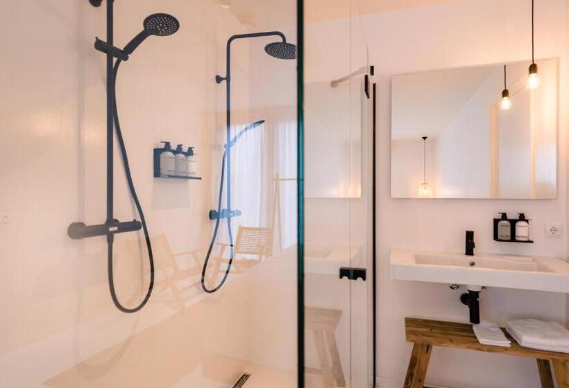 דירת שני חדרים, Nobel Houses & Lofts