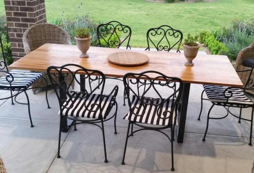 בית, 3 חדרי שינה, Kennedy House Euroa A Delightful Place To Stay