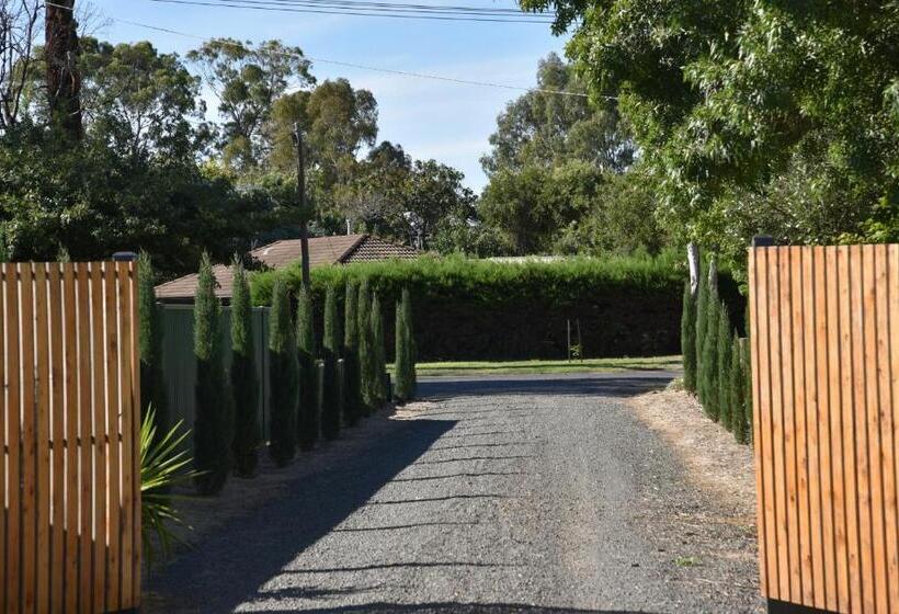 בית, 2 חדרי שינה, Kennedy House Euroa A Delightful Place To Stay