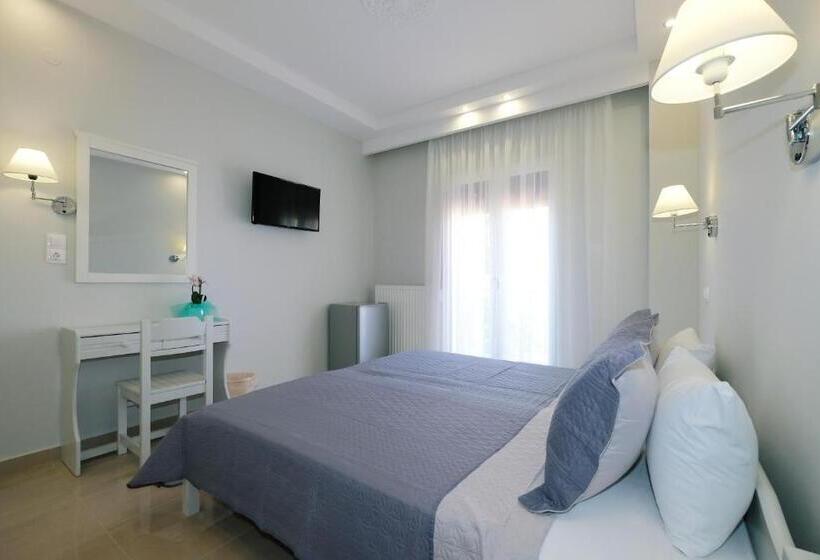 غرفة قياسية مطلة على المدينة, Limnia Gi