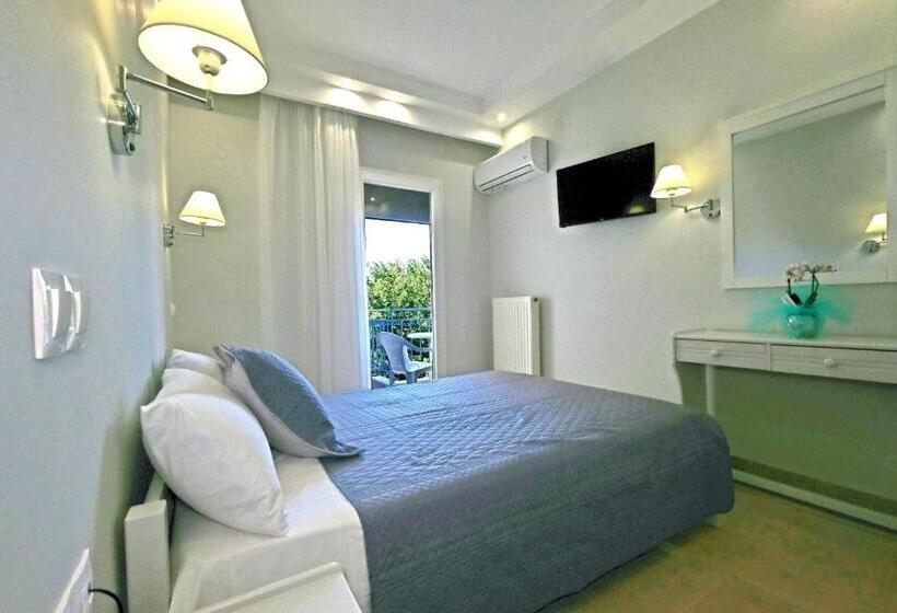 غرفة قياسية مطلة على المدينة, Limnia Gi