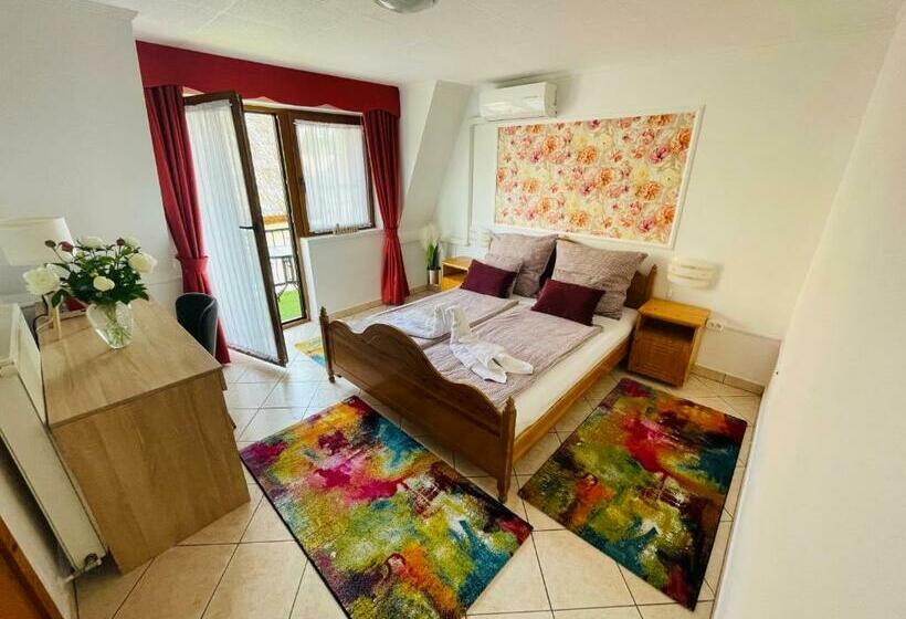 标准间带阳台, Villa Peonia