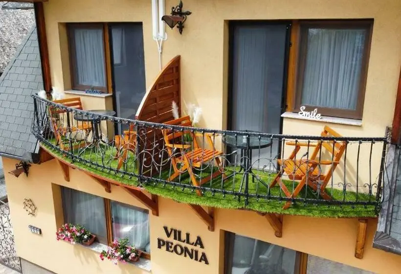 Standard Kolmen Hengen Huone, Villa Peonia