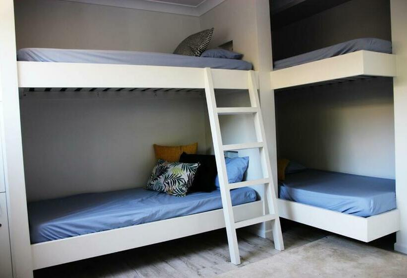 ルームシェアのワンベッド, Yeppoon Beachhouse