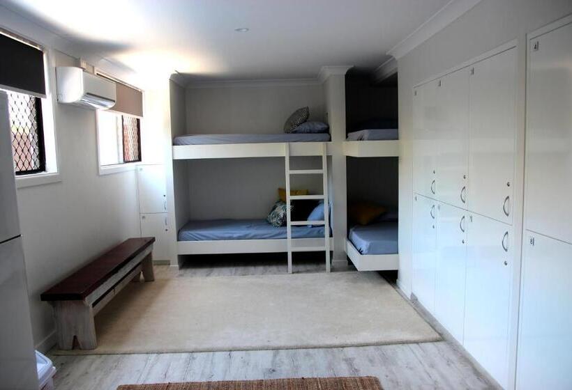 ルームシェアのワンベッド, Yeppoon Beachhouse