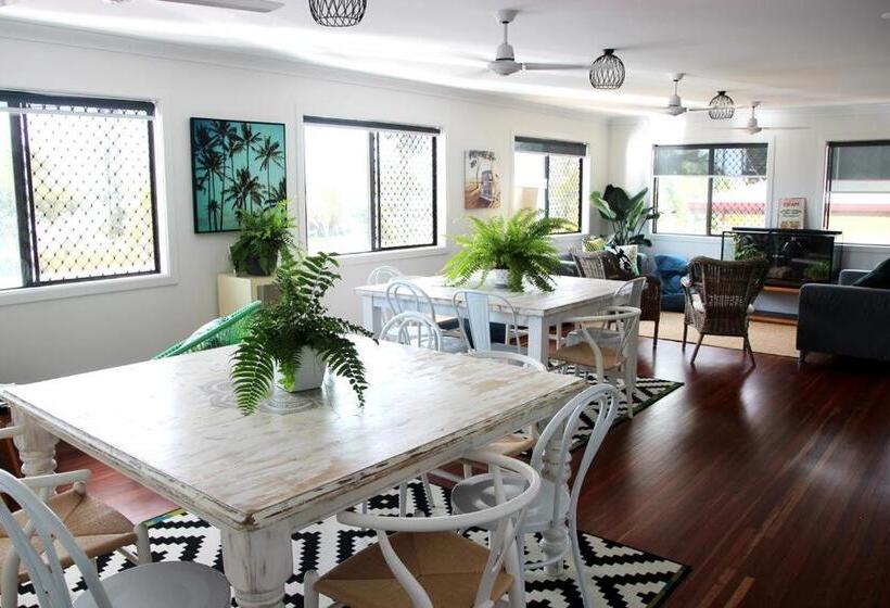 ルームシェアのワンベッド, Yeppoon Beachhouse