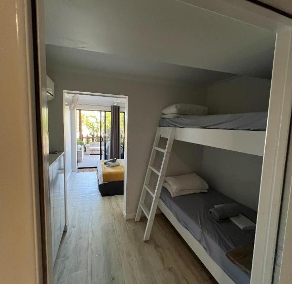 バスルーム共有のトリプルスタンダード, Yeppoon Beachhouse