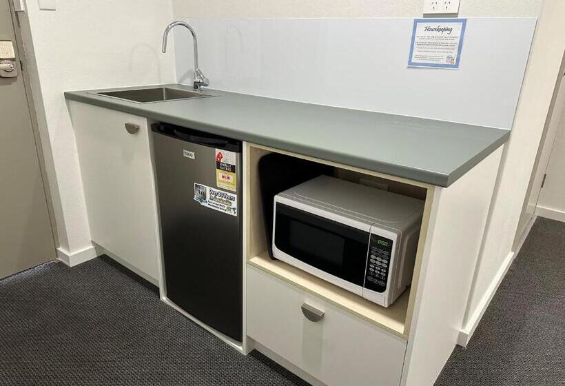 חדר דחוקס עם מיטת קינג, Golf View Motel