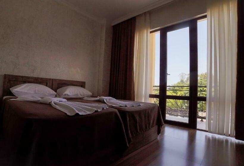 اتاق استاندارد با بالکن, Chakvi