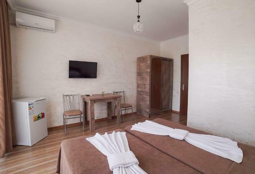 اتاق استاندارد با بالکن, Chakvi