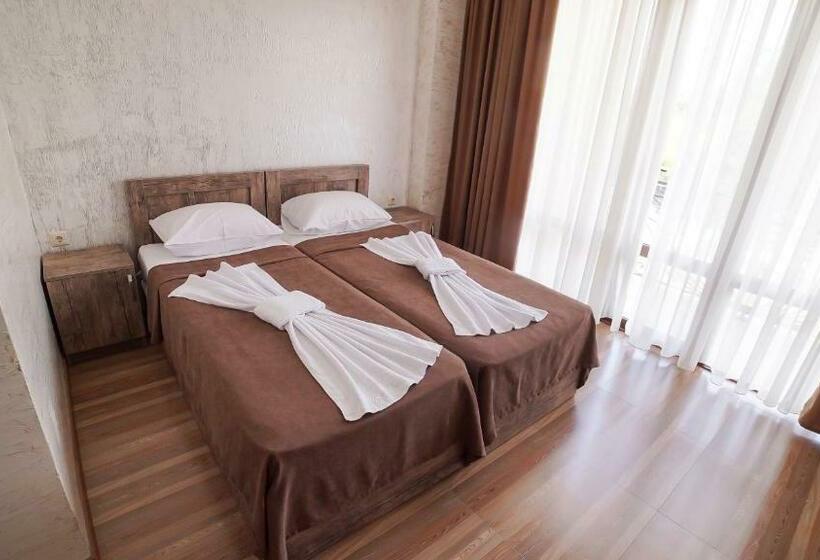 اتاق استاندارد با بالکن, Chakvi