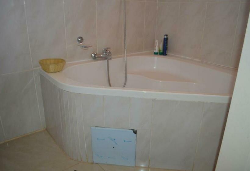 اتاق سوپریور با تخت بزرگ, Thobela Guest House