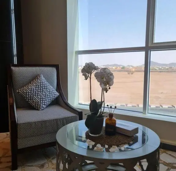 اتاق استاندارد با بالکن, Taramuntan