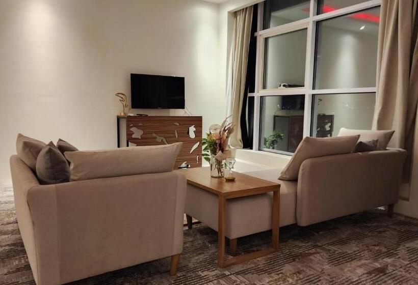 带城市景观的套间, Taramuntan